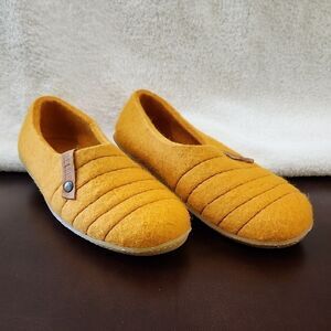 BUREBURE Women's 9 Mustard Wool Slippers